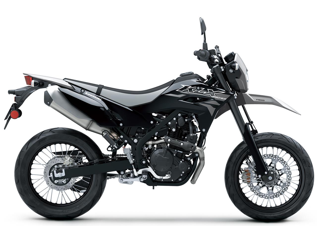 画像2: カワサキ「KLX230SM」の2026年モデルは新カラーを採用！ 目を引くネオングリーンとモノトーンの2色でアグレッシブさが引き立つスタイルに