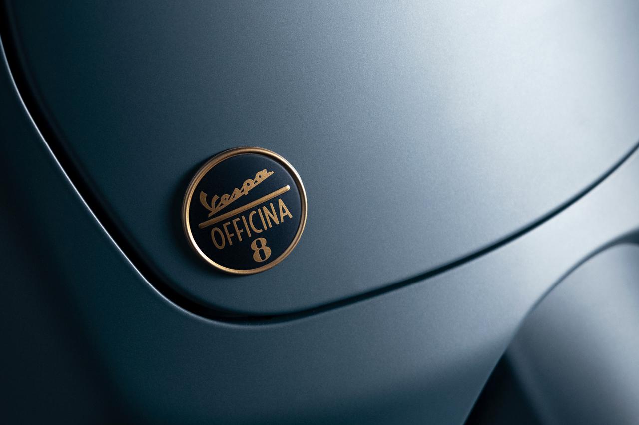 画像1: ゴールドに輝くメタルパーツに注目！ベスパ「GTV300」「スプリント150」に特別仕様車“オフィチナオット”が追加