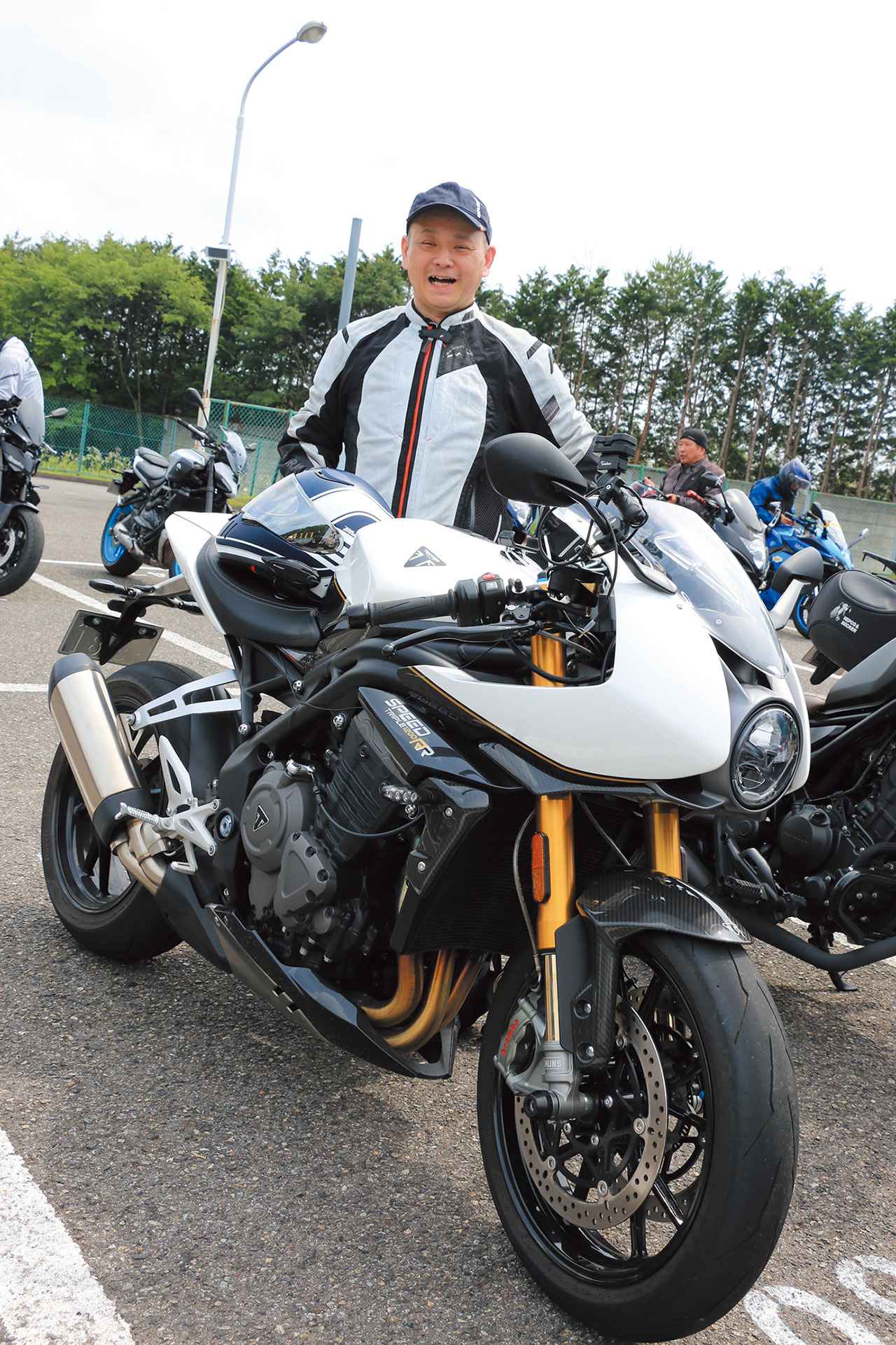 画像: TRIUMPH SPEED TRIPLE1200RR／OWNER：カゲツキ イベントの2週間前に納車したばかりのスピードトリプルで参加していたカゲツキさん。当日は「最近納車した人で賞」でROMのワンショルダーMCバッグをGET!!