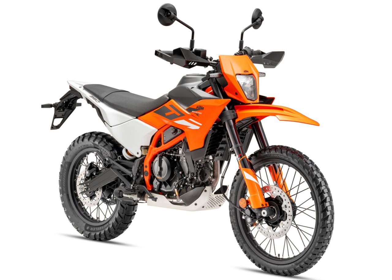画像: KTM 390 ENDURO R 総排気量：398.7cc エンジン形式：水冷4ストDOHC4バルブ単気筒 シート高：890mm 車両重量：159kg（燃料除く） 発売日：2025年9月 税込価格：85万9000円