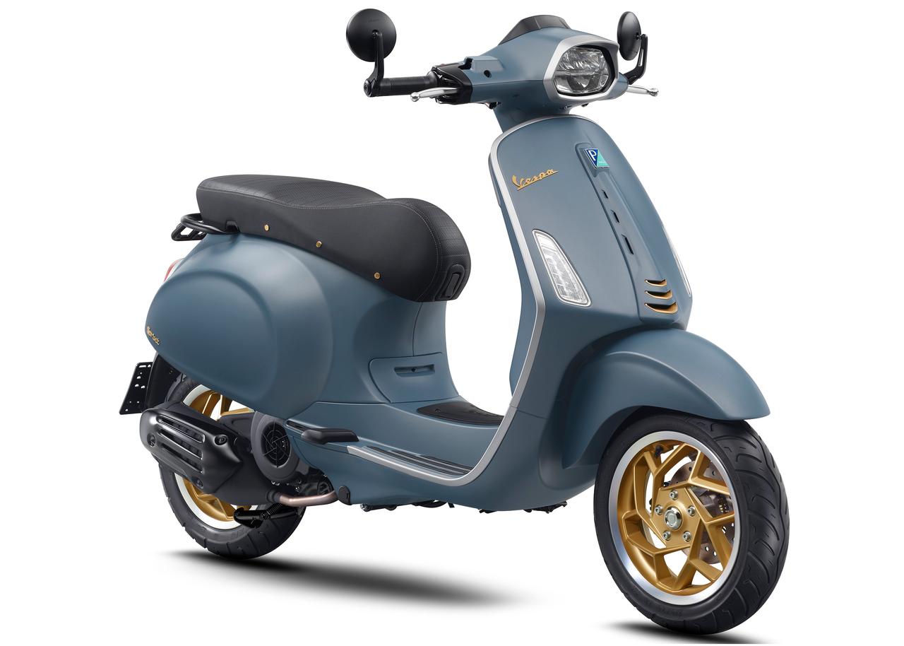 画像: Vespa Sprint 150 OFFICINA 8 特別仕様車 総排気量：155cc エンジン形式：空冷4ストSOHC3バルブ単気筒 シート高：785mm 車両重量：150kg 発売日：2025年9月6日（土） 税込価格：60万5000円