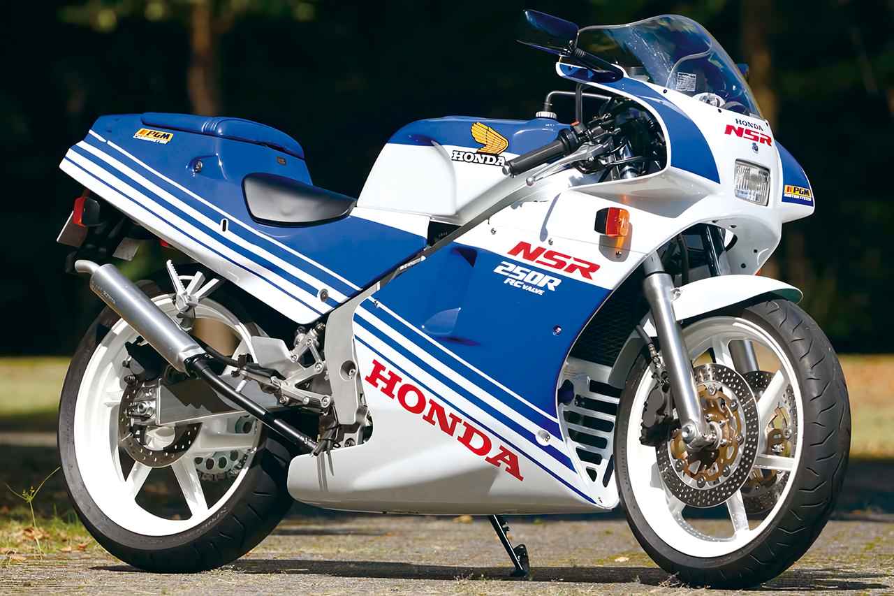 画像: Honda NSR250R(MC18前期) 1988年 総排気量:249cc エンジン形式:水冷2スト・クランクケースリードバルブ90度V型2気筒 シート高:770mm 車両重量:145kg 販売当時価格:57万9000円