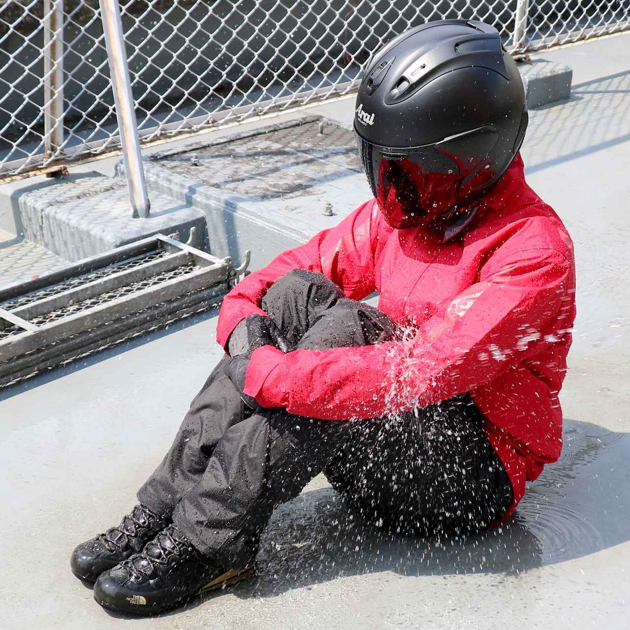 画像6: バイク用レインスーツの異端児が爆誕!? Makku×BMC「レインアーマー」の防水性特化志向が突き抜けていた!