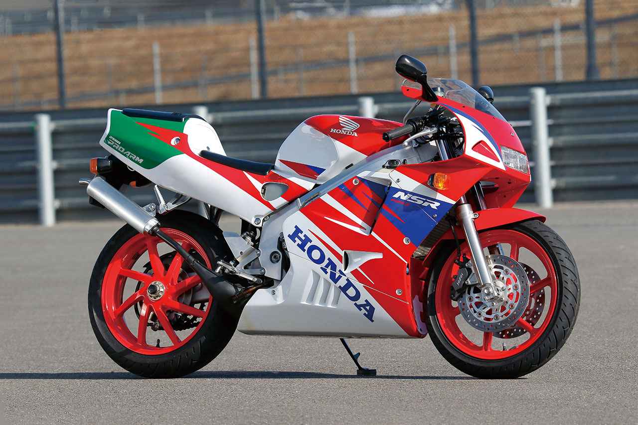 画像: Honda NSR250R(MC28) 1993年 総排気量:249cc エンジン形式:水冷スト・クランクケースリードバルブV型2気筒 総排気量 249㏄ シート高:770mm 車両重量:153kg 当時価格:68万円