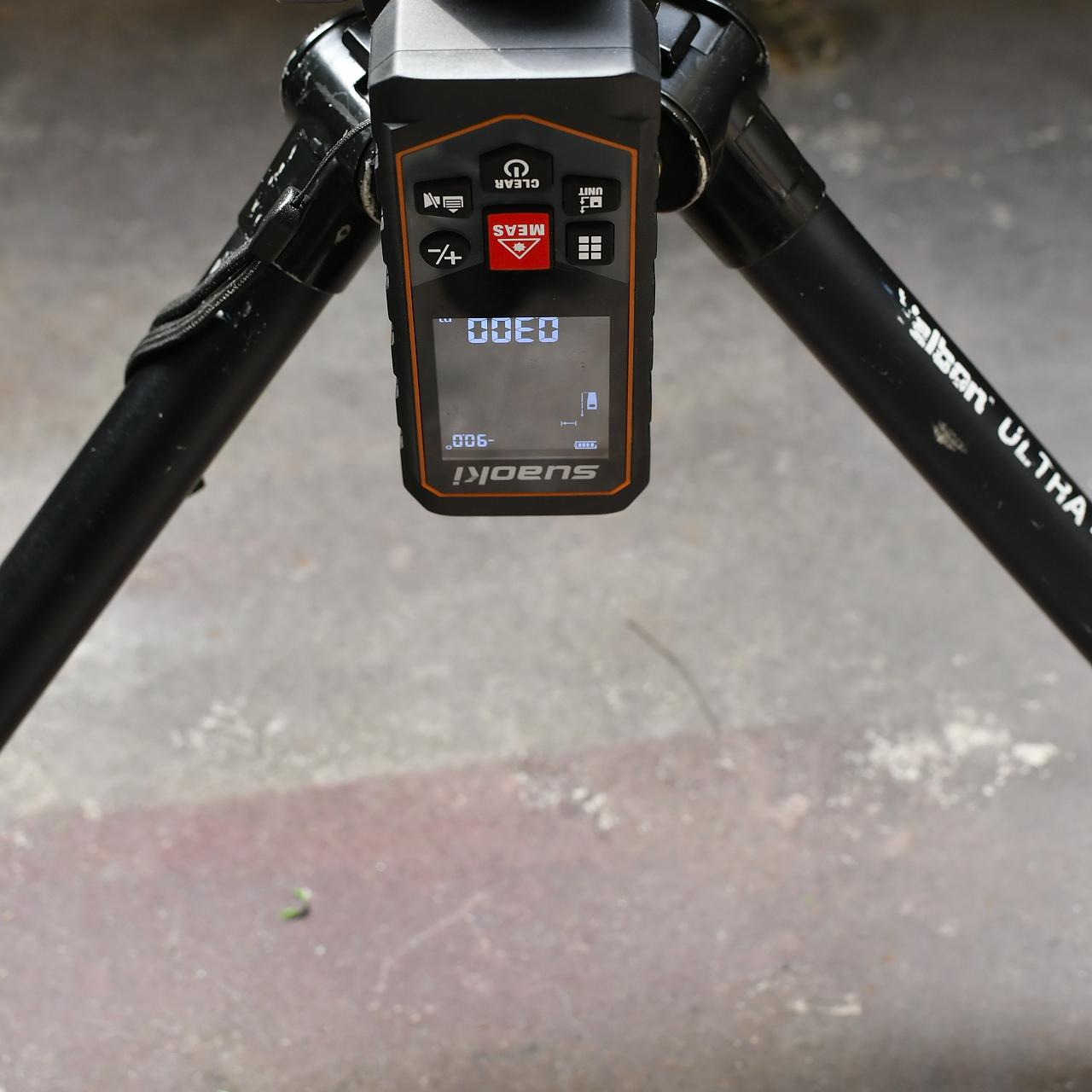 画像: レーザー距離計を300mmの高さにセット。
