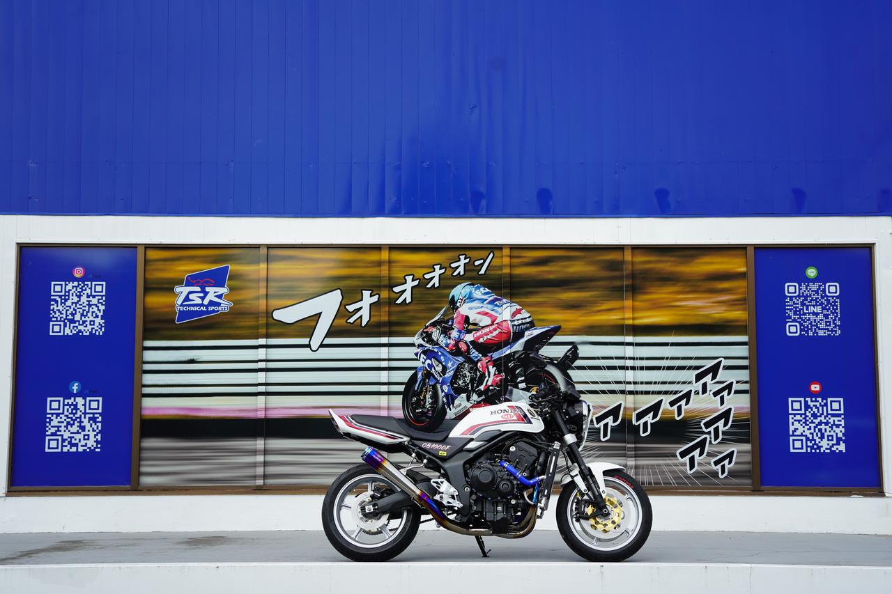 画像: サロック横には、愛車を置いて記念撮影するのにおすすめのスペースも!