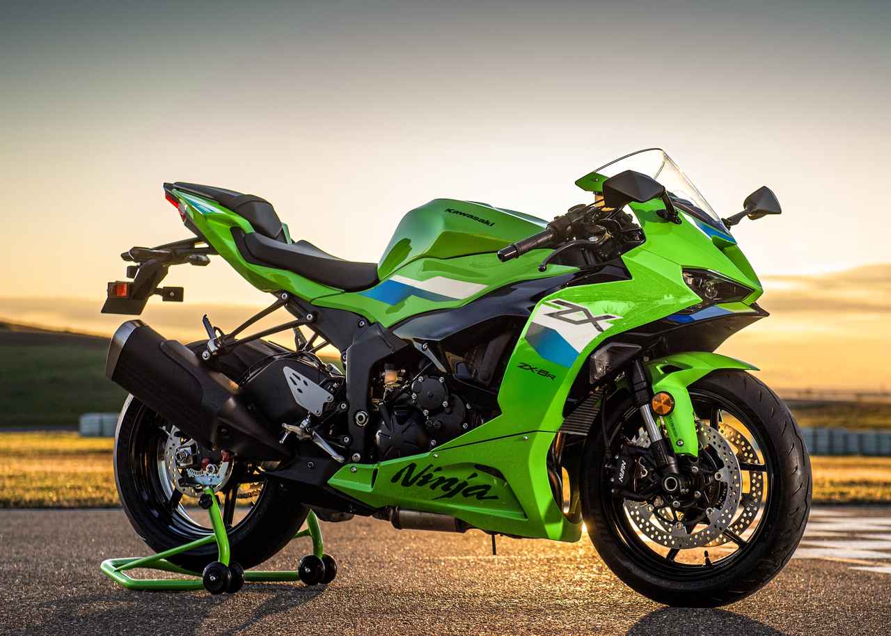 画像: KAWASAKI Ninja ZX-6R 2026年モデル 総排気量：636cc エンジン形式：水冷4ストDOHC4バルブ並列4気筒 シート高：830mm 車両重量：199kg 発売日：2025年9月27日（土） 税込価格：159万5000円