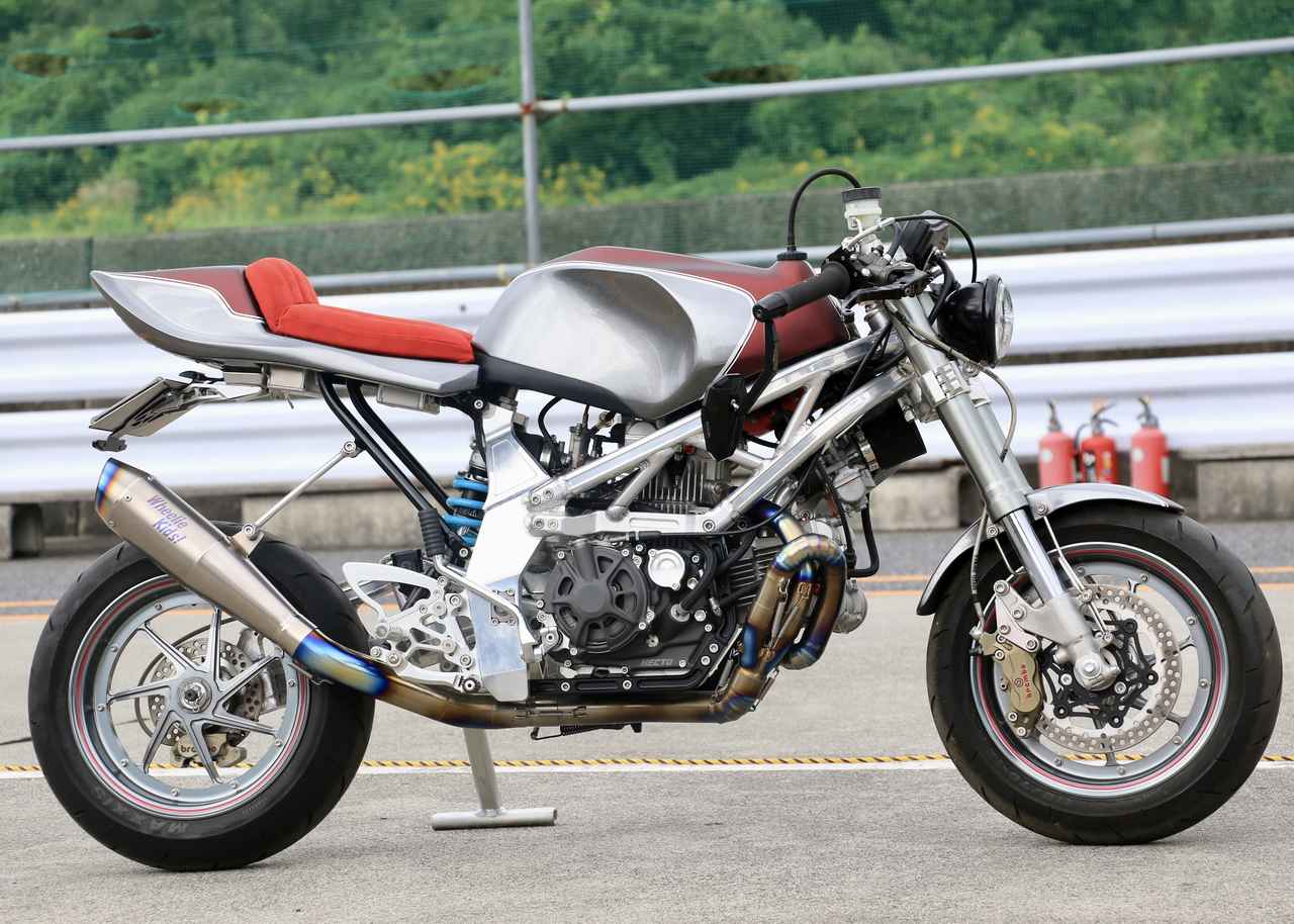 画像: アルミ削り出しクランクケースにDOHCヘッドを2機搭載