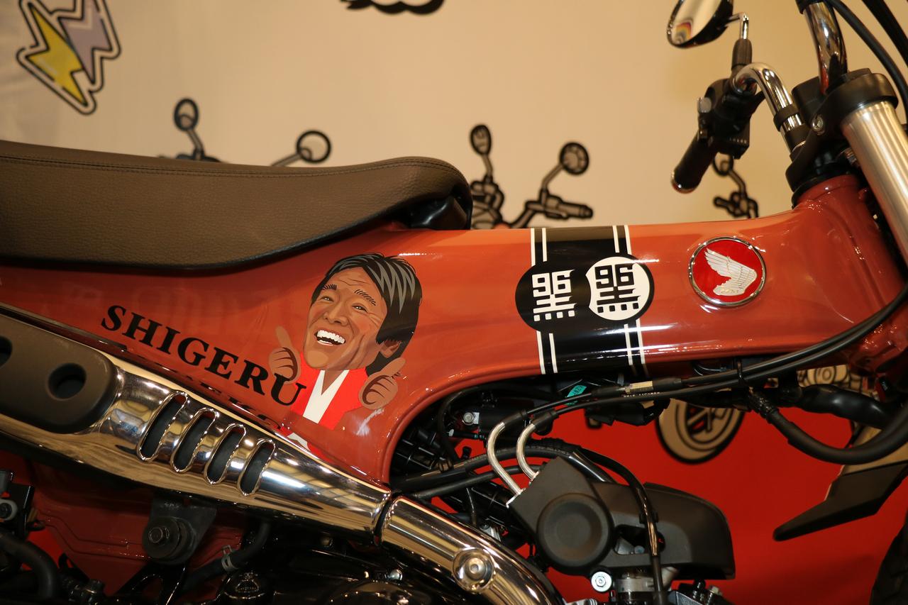 画像14: “黒フェス”にホンダ×クロミのコラボブースが登場！ 松崎しげる仕様のダックス125と“激カワ”すぎるCT125・ハンターカブをお披露目