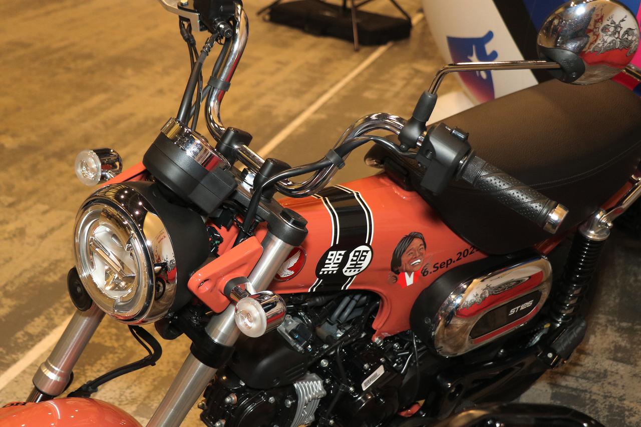 画像15: “黒フェス”にホンダ×クロミのコラボブースが登場！ 松崎しげる仕様のダックス125と“激カワ”すぎるCT125・ハンターカブをお披露目