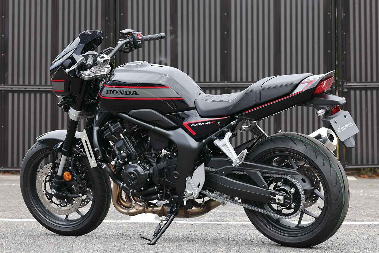 画像2: こちらもSEとあわせて鈴鹿8耐の会場にてはじめて展示されたCB1000Fコンセプトのブラックカラーである。グレーとレッドの大胆なストライプデザインは、CB750Fを彷彿とさせる。