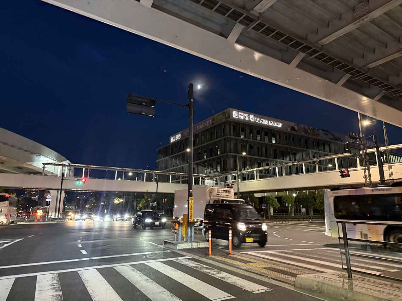 画像4: 東京ナイトツーリングにぴったりの夜景が綺麗な公園を紹介！ バイク専用駐輪場もあります【葉月美優のツーリングレポート】