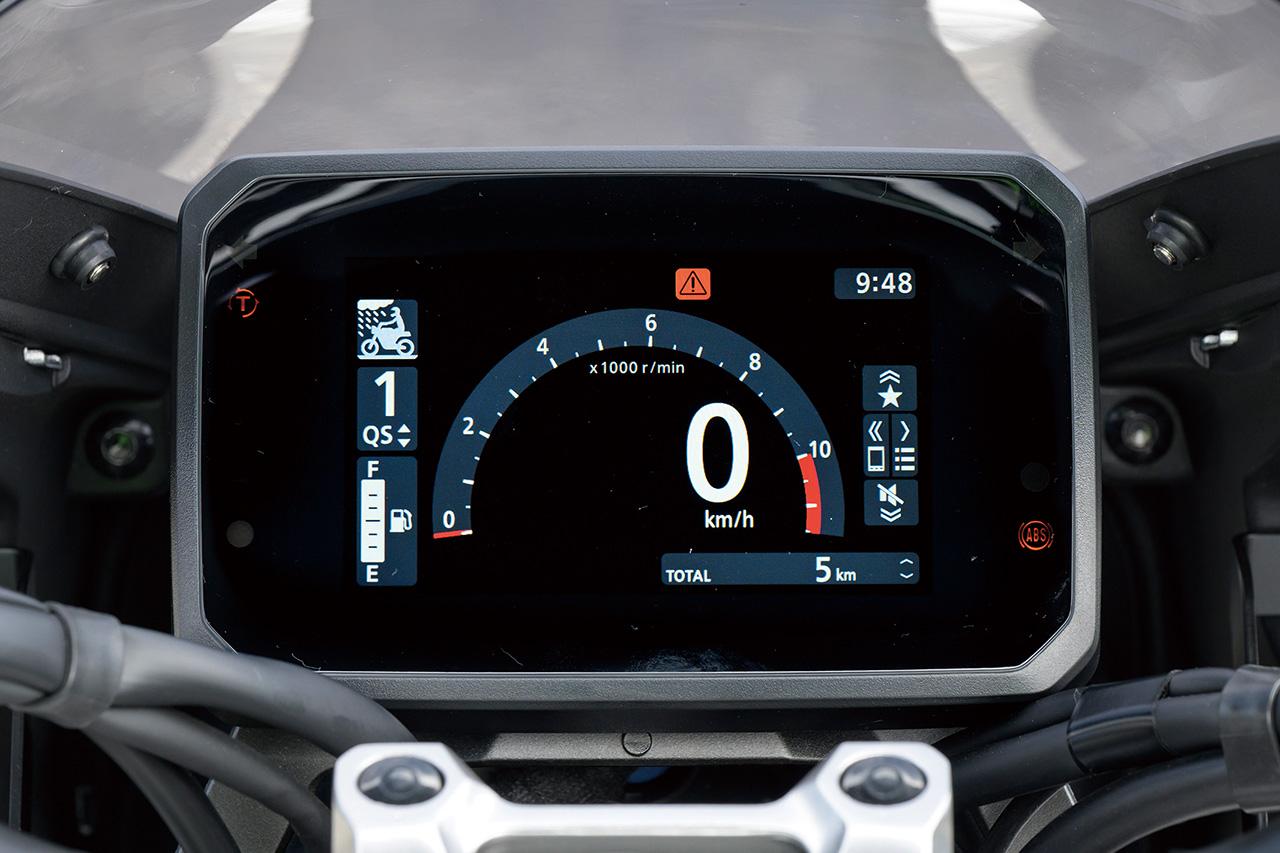 画像: メーターは5インチカラーTFTで、デザインはCB1000 ホーネットと同じものを採用。ディスプレイタイプや背景色も好みで変更可能だ。