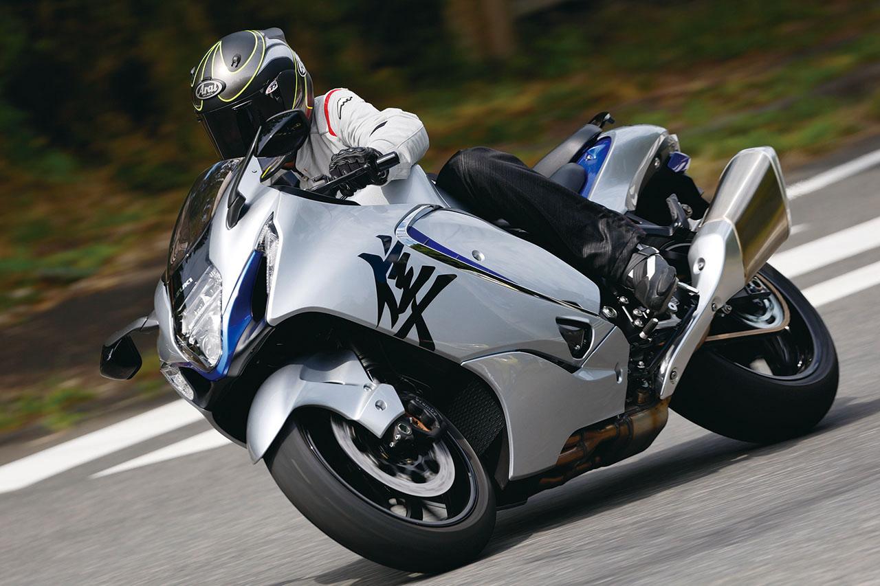 画像: SUZUKI Hayabusa 総排気量：1339cc エンジン形式：水冷4ストDOHC4バルブ並列4気筒 シート高：800mm 車両重量：264kg 税込価格：215万6000円