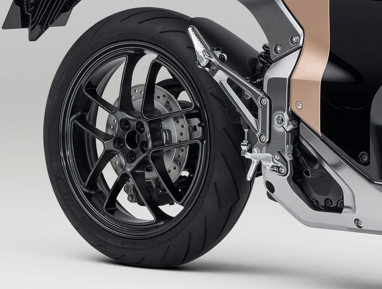 画像2: 【世界初公開！】ホンダ「WN7」登場！固定式バッテリー搭載の本格EVスポーツ誕生、航続距離も130km以上を想定！
