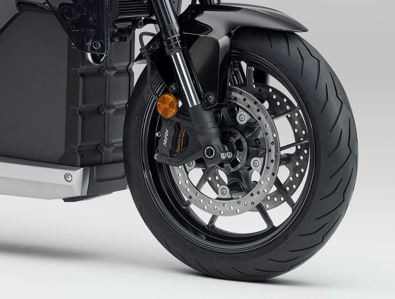 画像1: 【世界初公開！】ホンダ「WN7」登場！固定式バッテリー搭載の本格EVスポーツ誕生、航続距離も130km以上を想定！