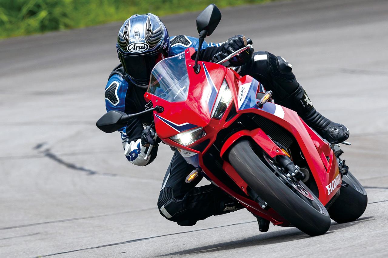 画像: Honda CBR650R／E-Clutch 総排気量：648cc エンジン形式：水冷4ストDOHC4バルブ並列4気筒 シート高：810mm 車両重量：209kg／211kg（Eクラッチ） 税込価格：110万円／115万5000円～118万8000円（Eクラッチ）