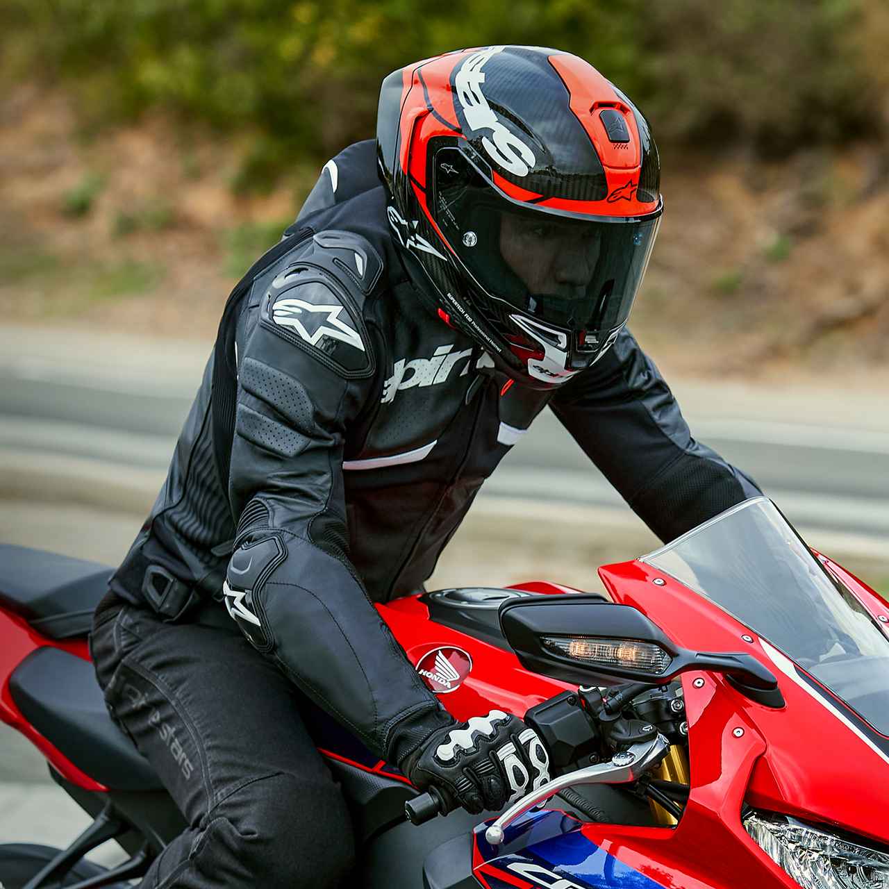 画像 : 21番目の画像 - 【写真27枚】アルパインスターズ「スーパーテック R10」 - webオートバイ