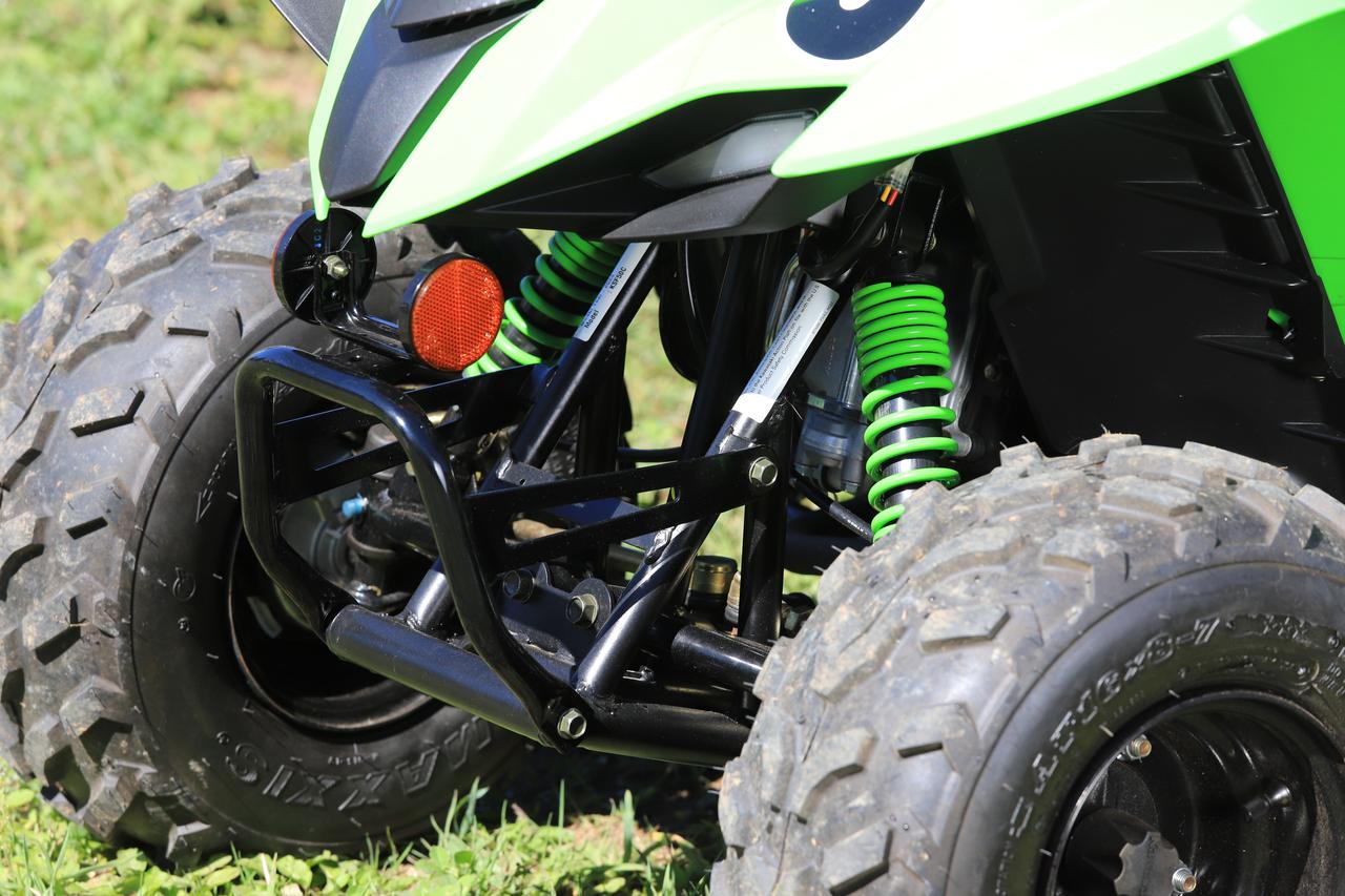 画像8: 大人も楽しめる⁉ 6歳から乗れるカワサキ「KFX50」は小さな車体で悪路の坂もグングン進む！【インプレッション】