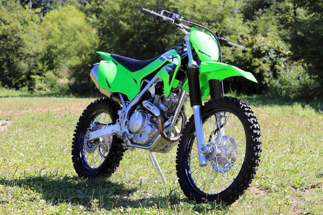 画像: Kawasaki KLX230R S 排気量：232cc シート高：875mm ※クローズドコース専用モデル