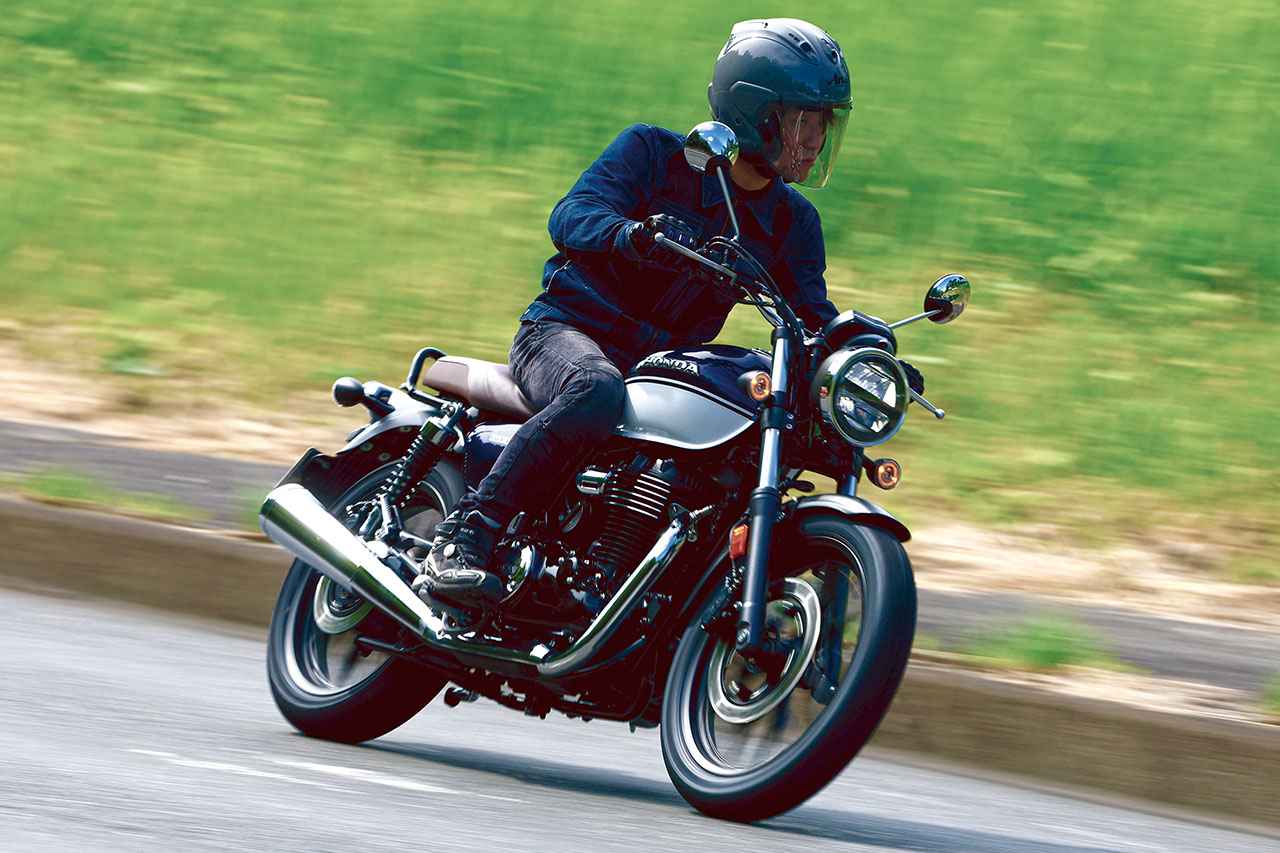 画像: Honda GB350 総排気量：348cc エンジン形式：空冷4ストSOHC2バルブ単気筒 シート高：800mm 車両重量：179kg 発売日：2025年8月28日（木） 税込価格：64万9000円/67万1000円（パールホークスアイブルー）