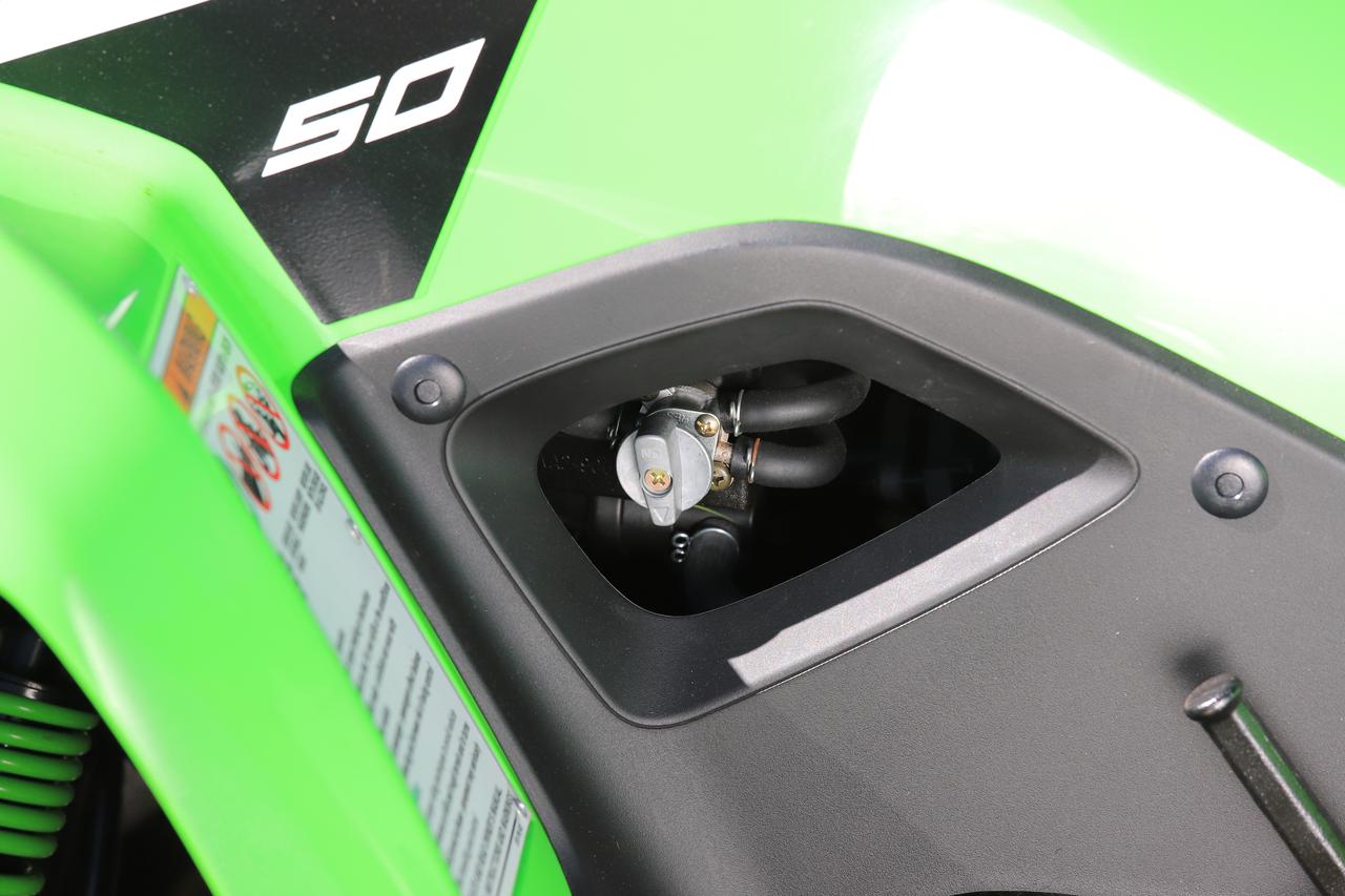 画像7: 大人も楽しめる⁉ 6歳から乗れるカワサキ「KFX50」は小さな車体で悪路の坂もグングン進む！【インプレッション】