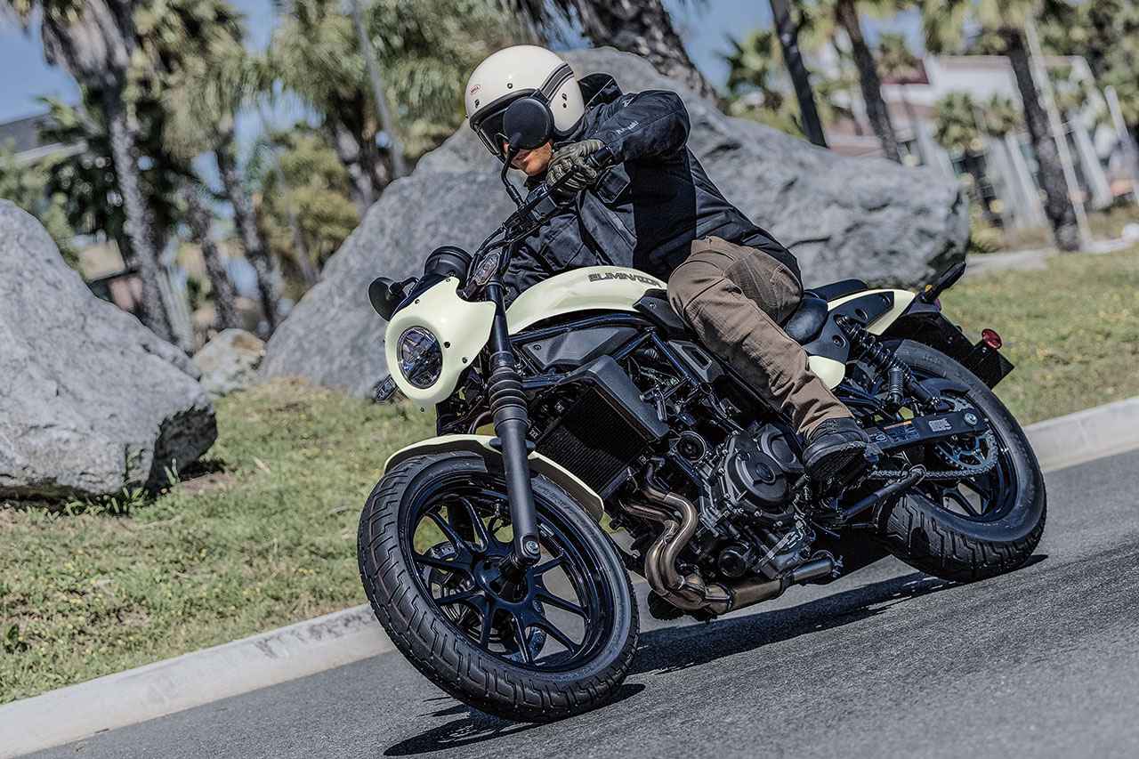 画像: Kawasaki ELIMINATOR／SE 総排気量：398cc エンジン形式：水冷4ストDOHC4バルブ並列2気筒 シート高：735mm 車両重量：176kg/177kg（プラザエディション）/178kg（SE） 税込価格：85万8000円/91万3000円（プラザエディション）/95万7000円（SE） ※写真は2025年モデルのプラザエディション