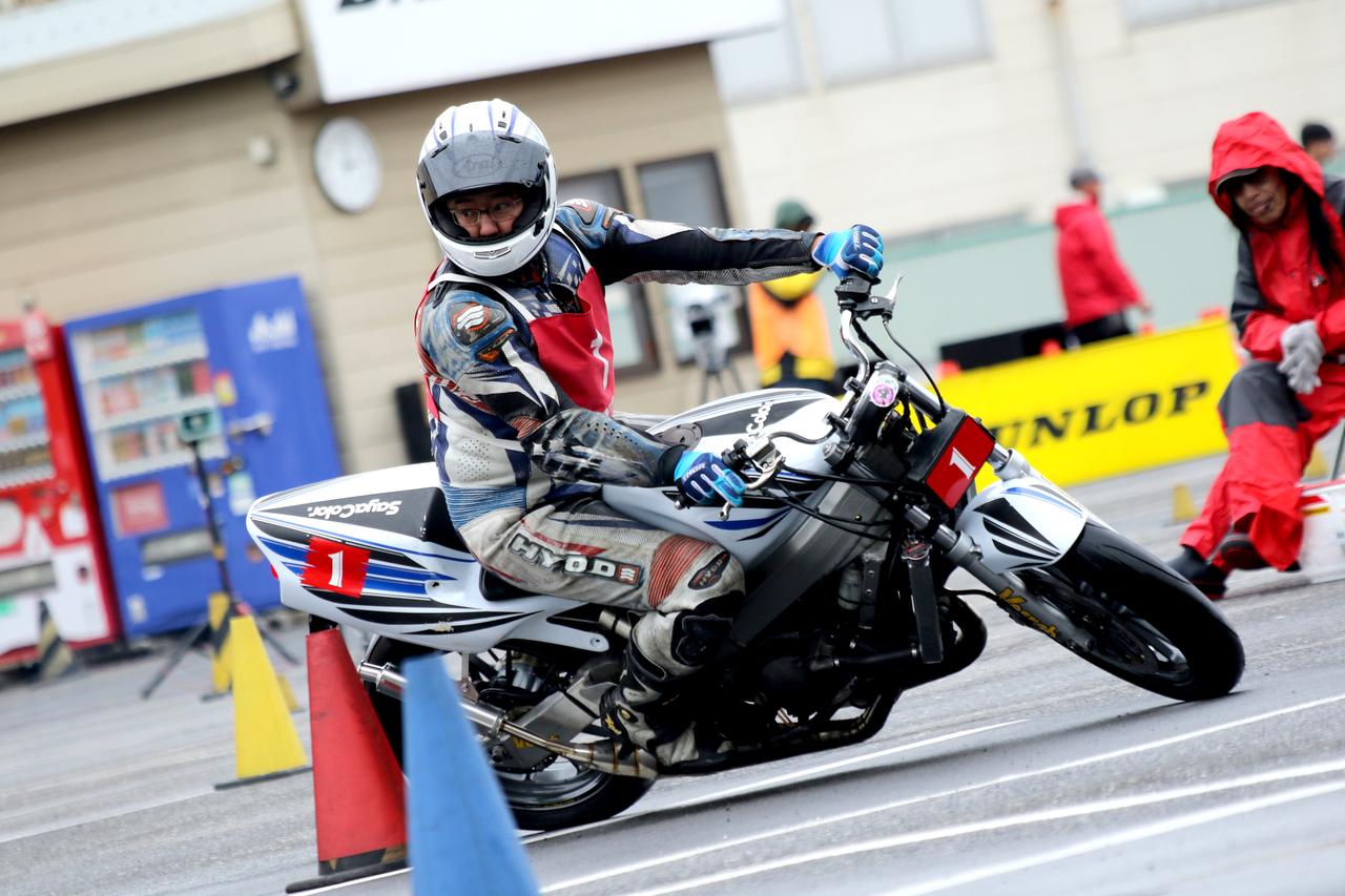 画像: 2024年のJAPAN大会で優勝したA級の冨永崇史選手（NSR250R）