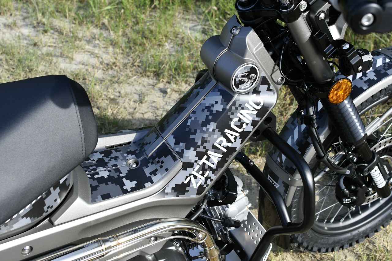 画像: 丸いエンブレム部分はデモ車用のデザインで非売品。