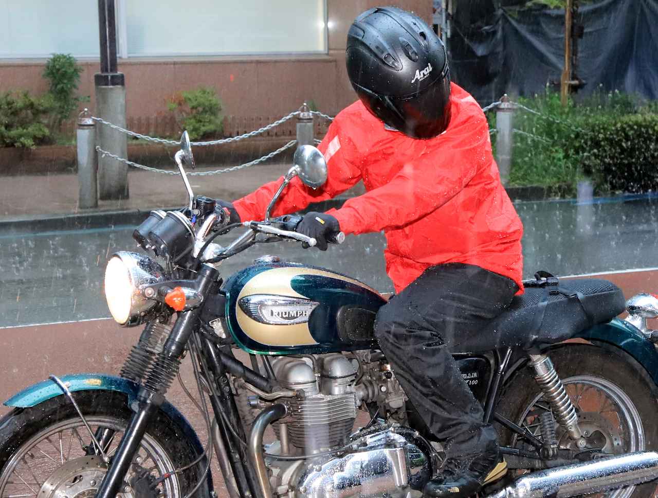 防水性に超特化！ Makku×BMC「レインアーマー」はこれまでバイク用
