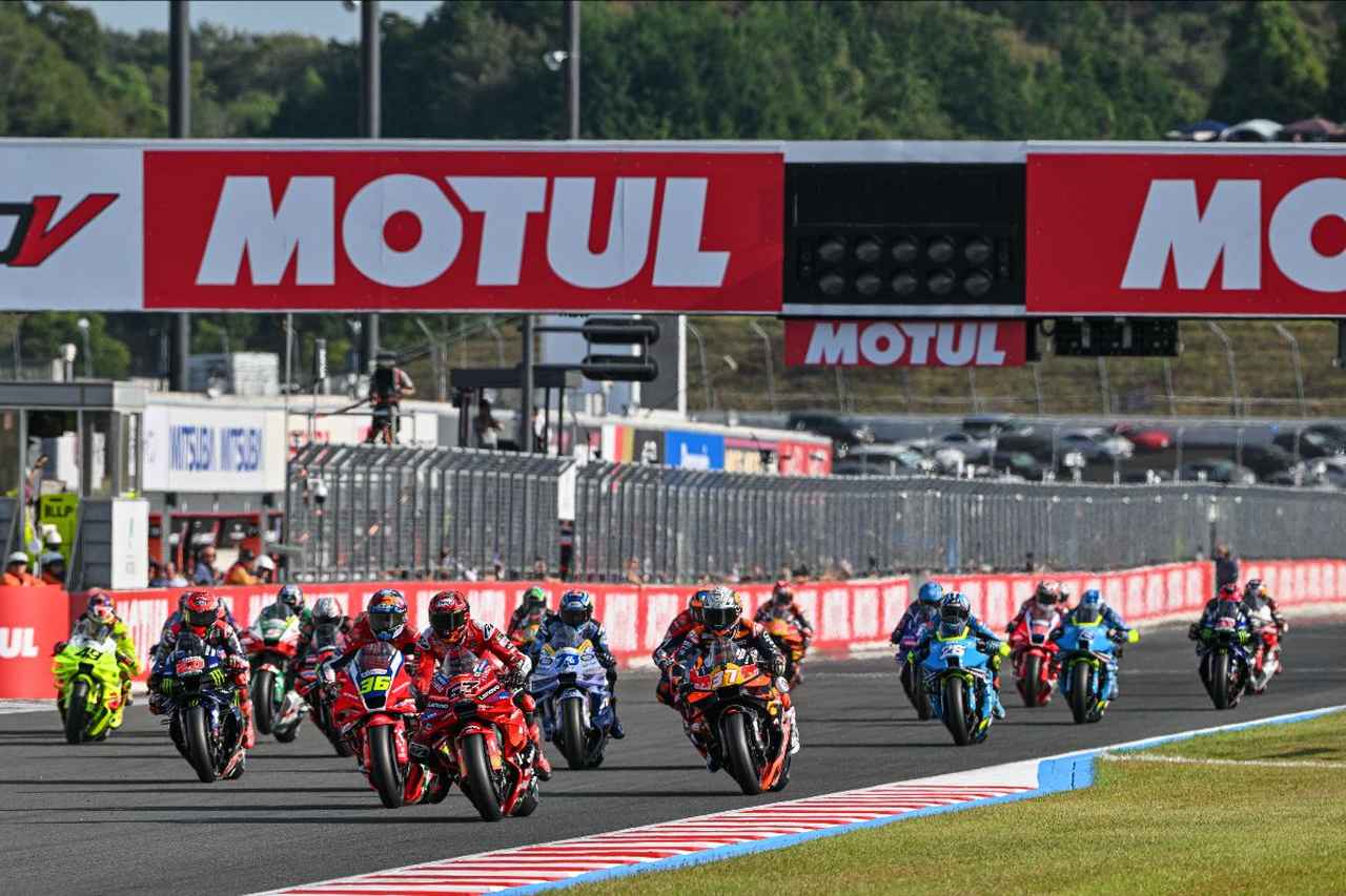 画像: 日本GPのスプリントはマルチクラッシュにより波乱のスタートとなった。