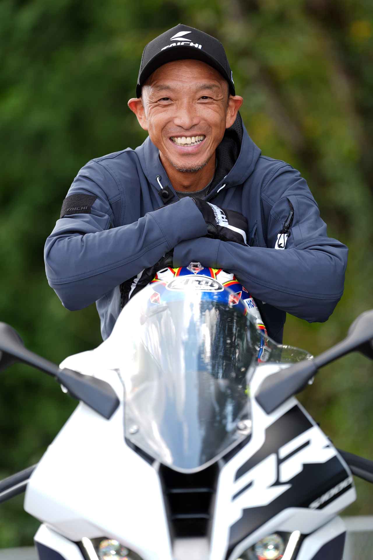 画像: ツーリングタイヤ「T33」をスーパースポーツに装着したらどうなる？ その相性を、青木宣篤が阿蘇ツーリングで検証！