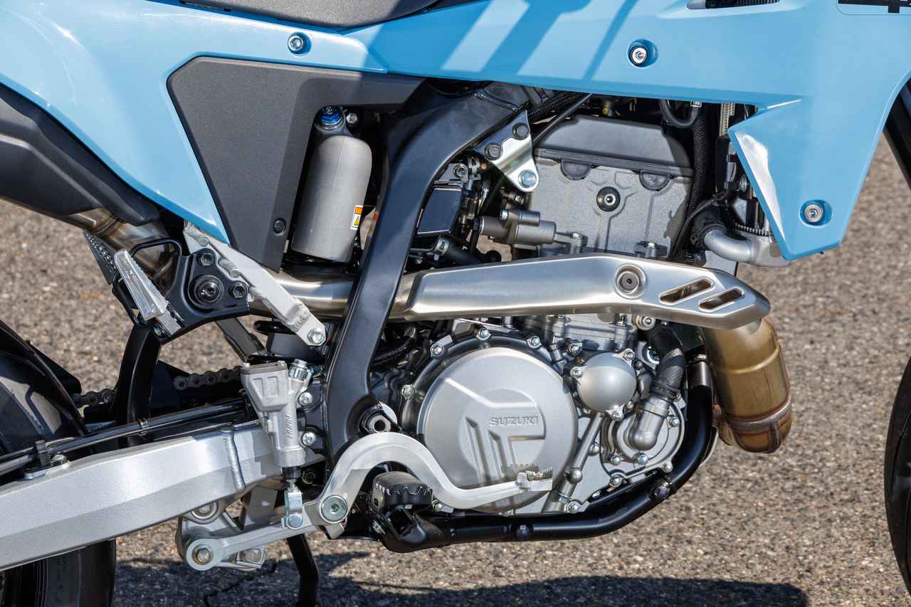 画像1: 【価格・発売日・スペック速報！】スズキ「DR-Z4SM」大注目の本格モタード、いよいよ国内発売！ 気になる詳細を徹底解説！