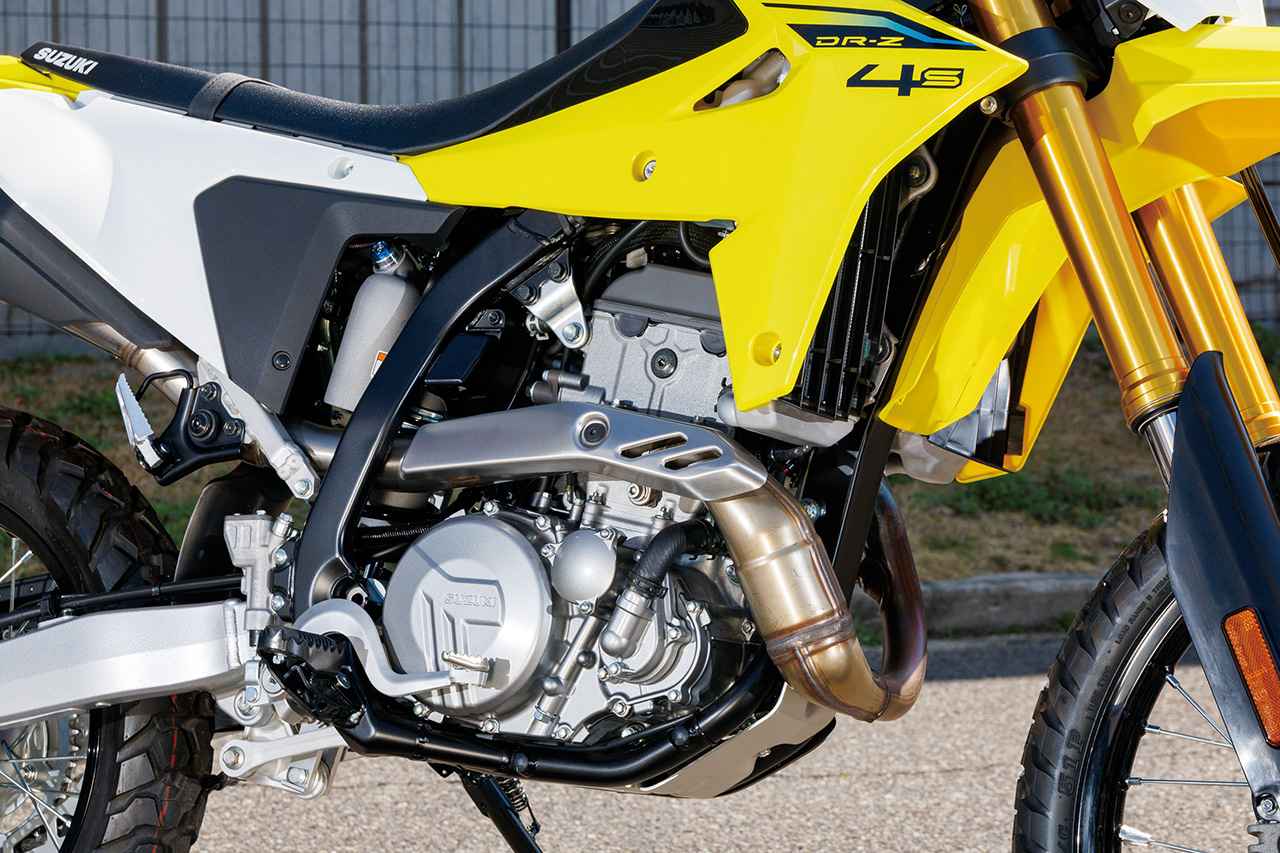 画像1: 【価格発表！】スズキ「DR-Z4S」待望の400ccトレール、いよいよ国内発売！ 価格・発売時期・スペックを詳細解説！