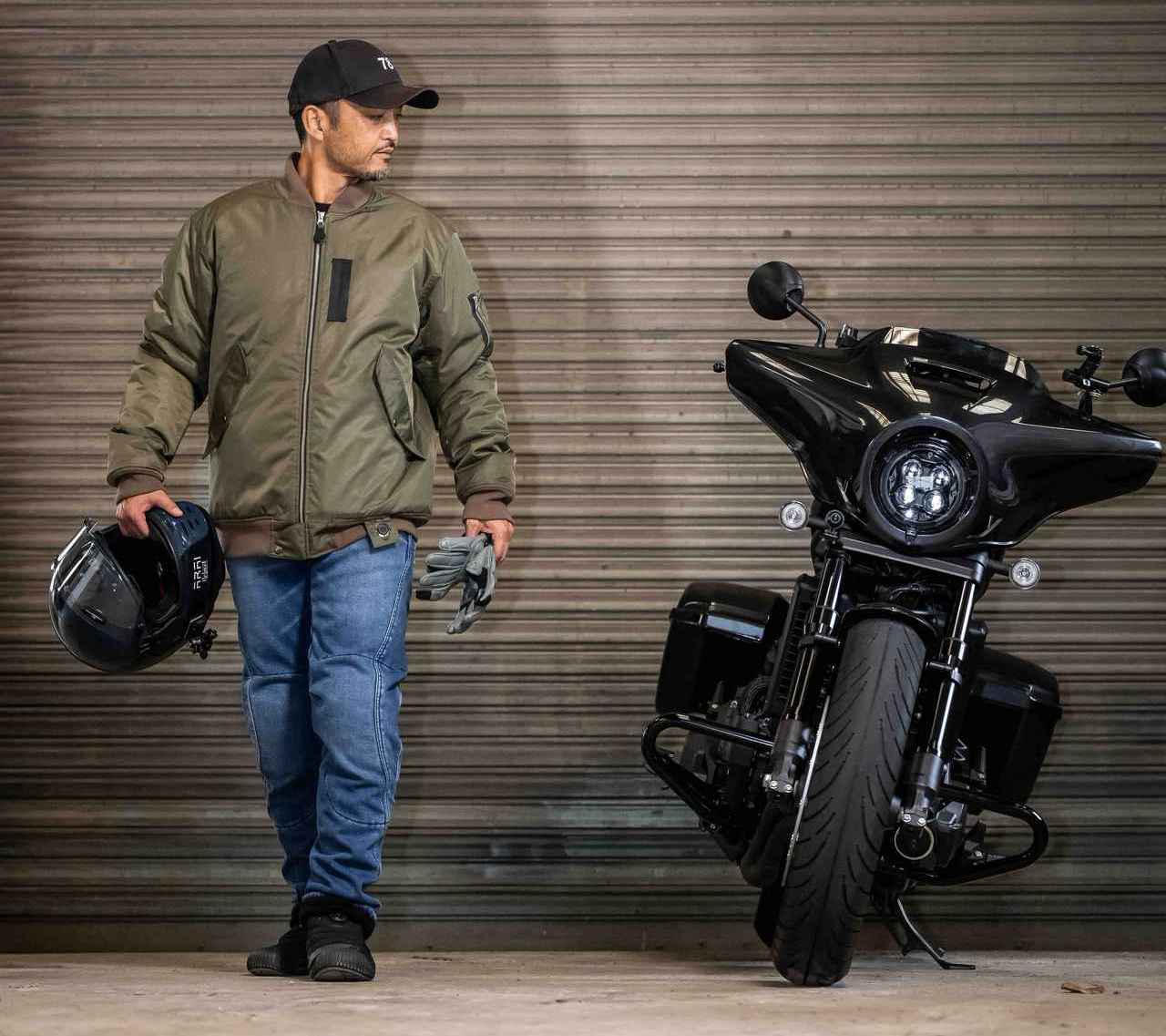 画像: ▲BMC製品はバイクに乗る日も乗らない日も着られるのが魅力。この「電熱MA-1」もあらゆるシーンで役立つはず。