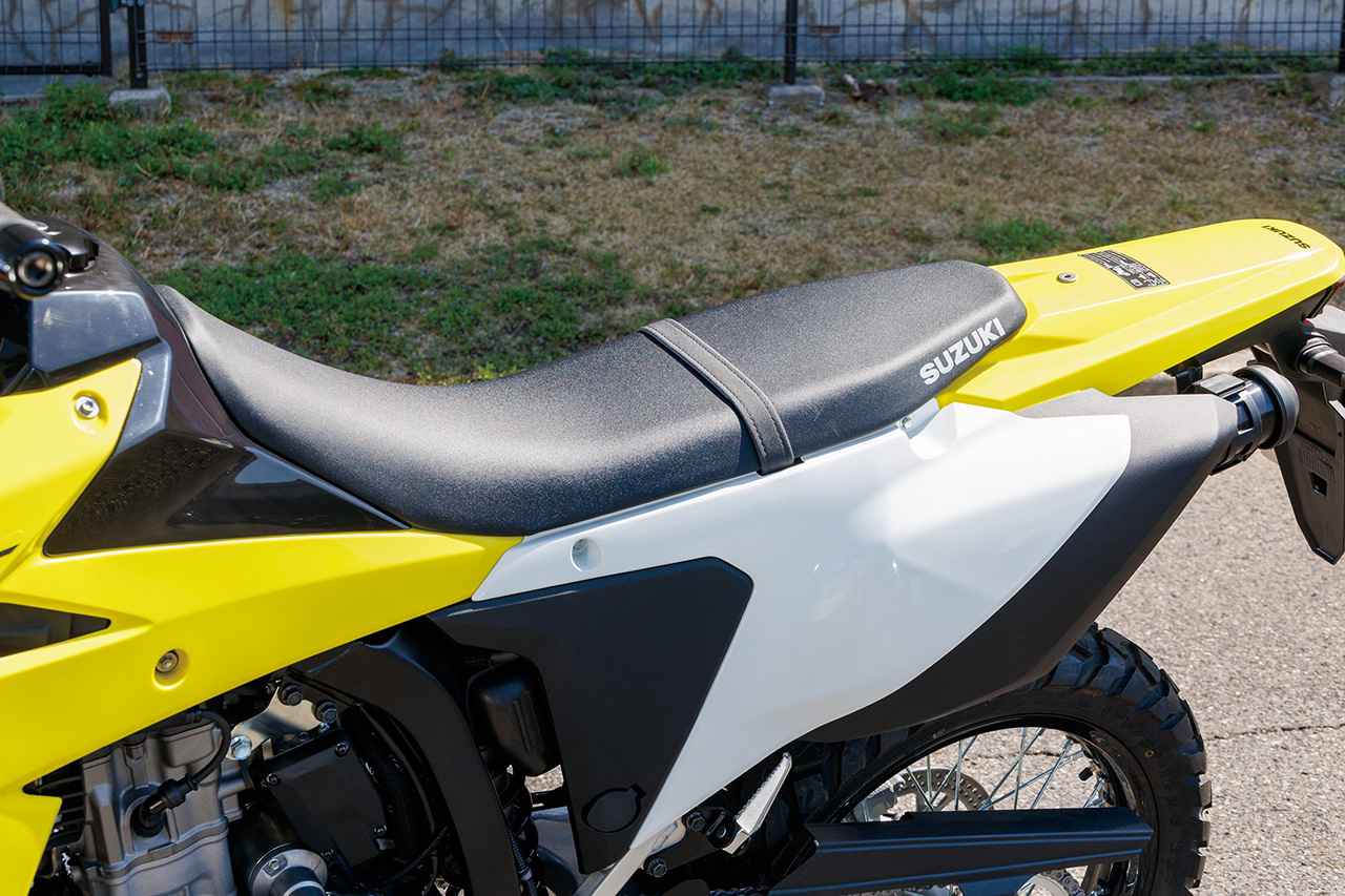 画像6: 【価格発表！】スズキ「DR-Z4S」待望の400ccトレール、いよいよ国内発売！ 価格・発売時期・スペックを詳細解説！
