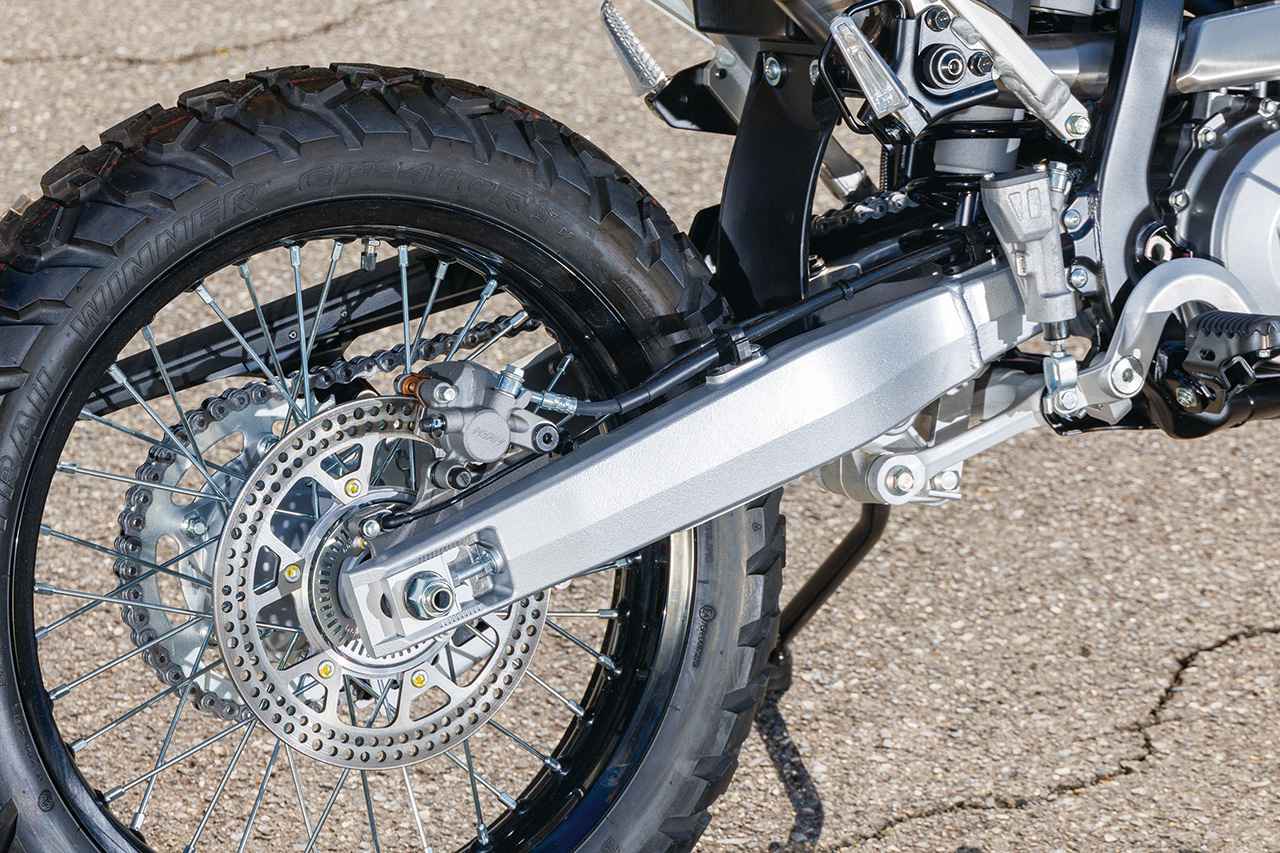 画像3: 【価格発表！】スズキ「DR-Z4S」待望の400ccトレール、いよいよ国内発売！ 価格・発売時期・スペックを詳細解説！
