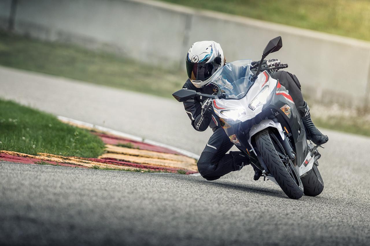 画像 : 7番目の画像 - 【写真11枚】カワサキ「Ninja400」2026年モデル - webオートバイ