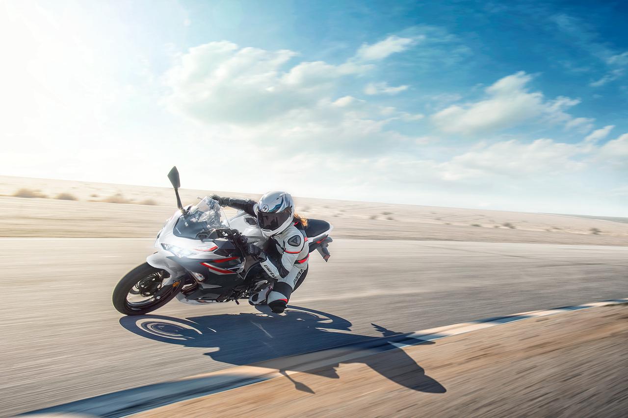 画像 : 9番目の画像 - 【写真11枚】カワサキ「Ninja400」2026年モデル - webオートバイ