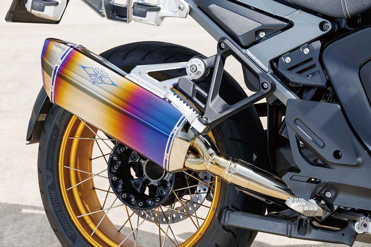 画像2: REAL SPEC BMW R 1300 GS Adventure用フルチタンエキゾースト 価格:10月後半にアールズギアwebにて発表 カラー:チタンポリッシュ・チタンドラッグブルー 適応車種:R 1300 GS Adventure・R 1300 GS/スポーツ/ツーリング(2023年型〜) 販売元: アールズギア