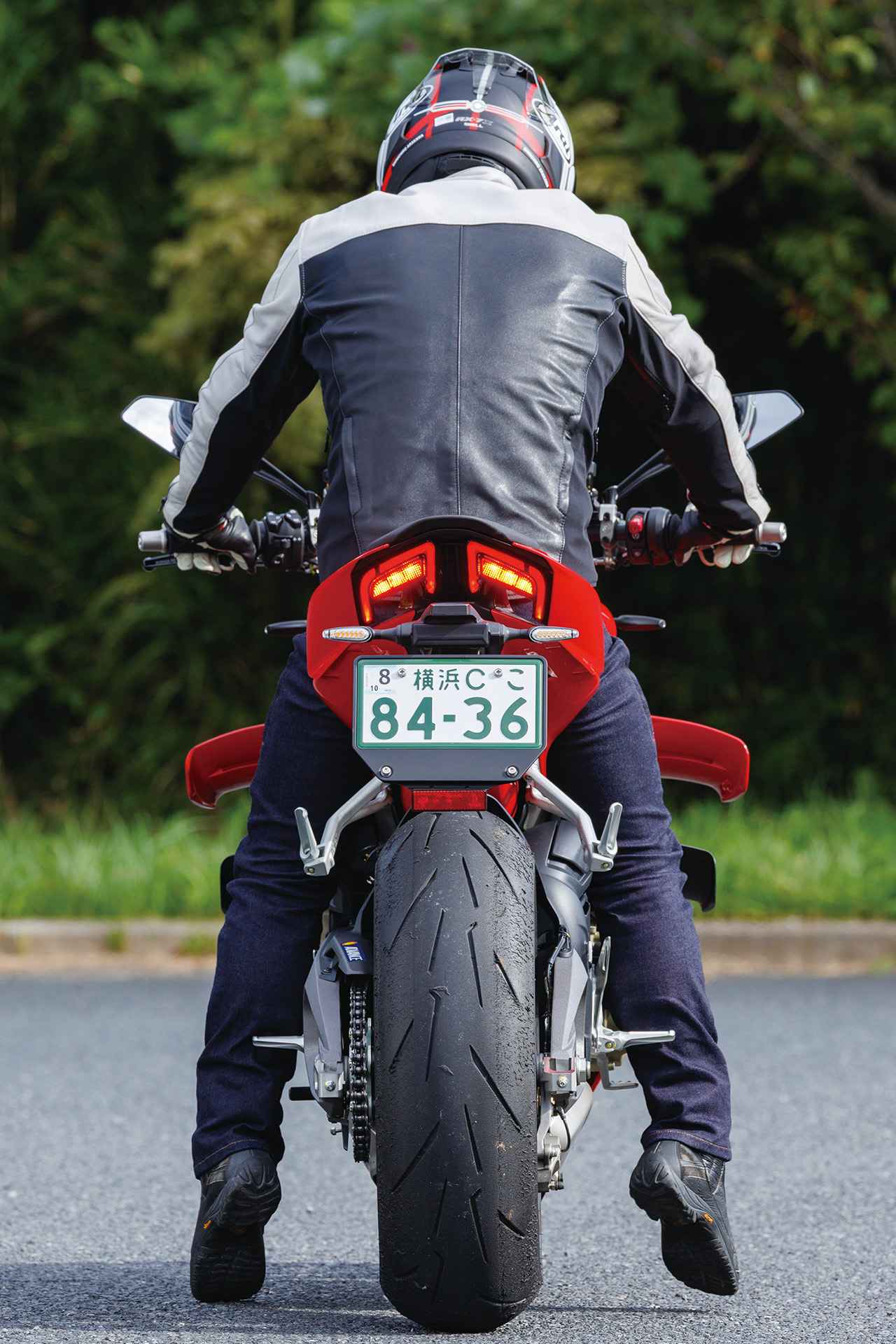 画像2: ドゥカティ「ストリートファイター V4 S」ライディングポジション・足つき性