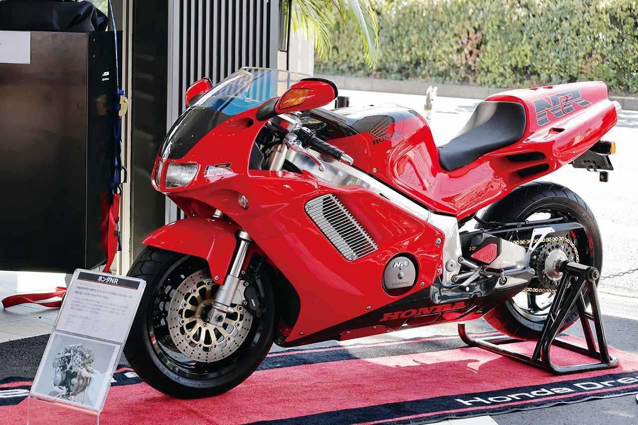 画像: 美しすぎるホンダNRが展示されていました。
