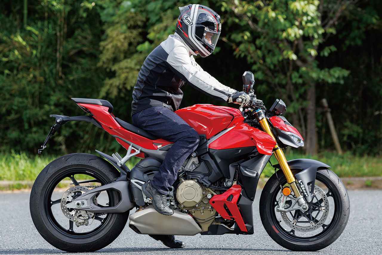 画像1: ドゥカティ「ストリートファイター V4 S」ライディングポジション・足つき性