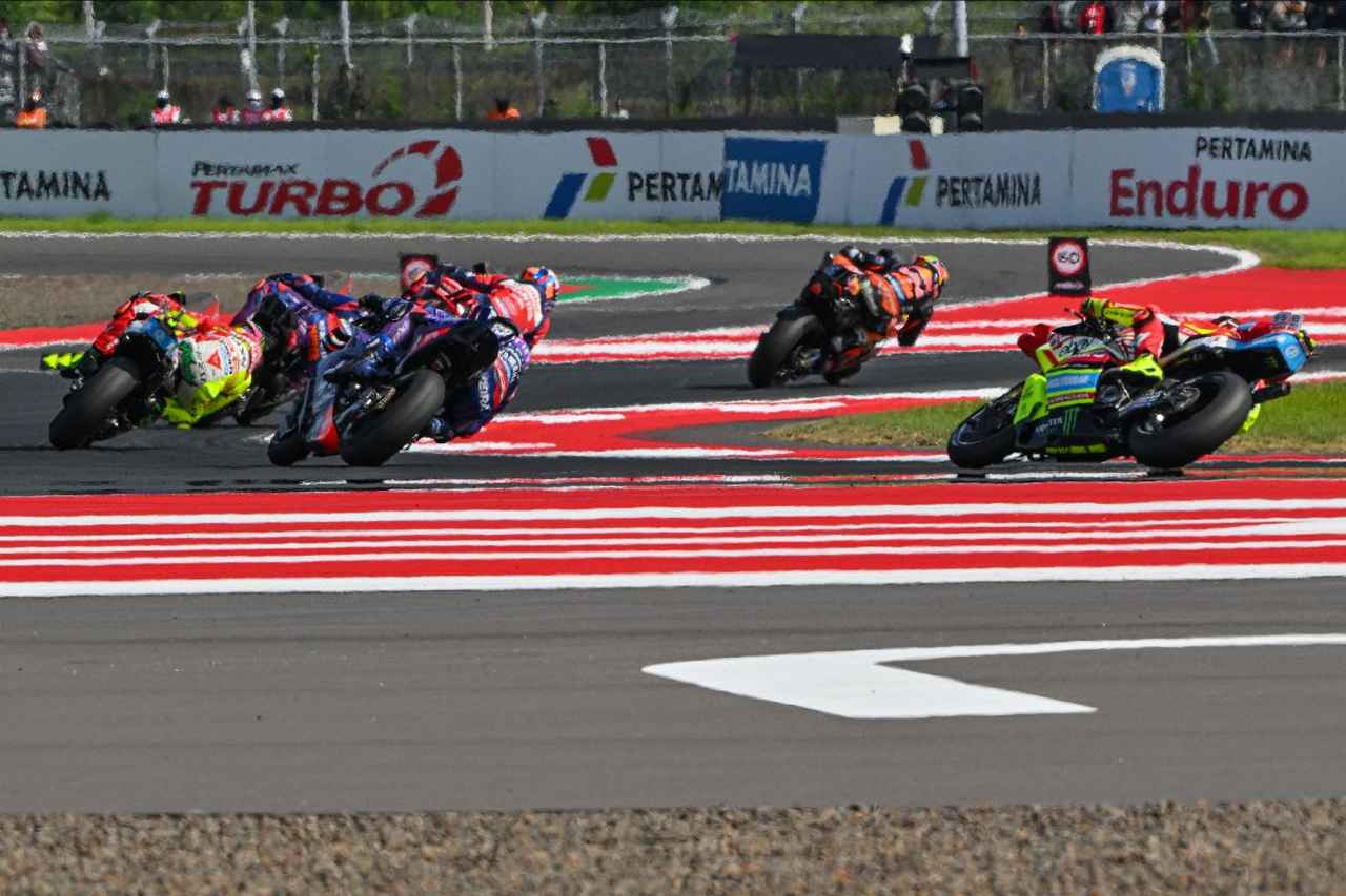 画像: 2位争いは多くのライダー達により繰り広げられた。