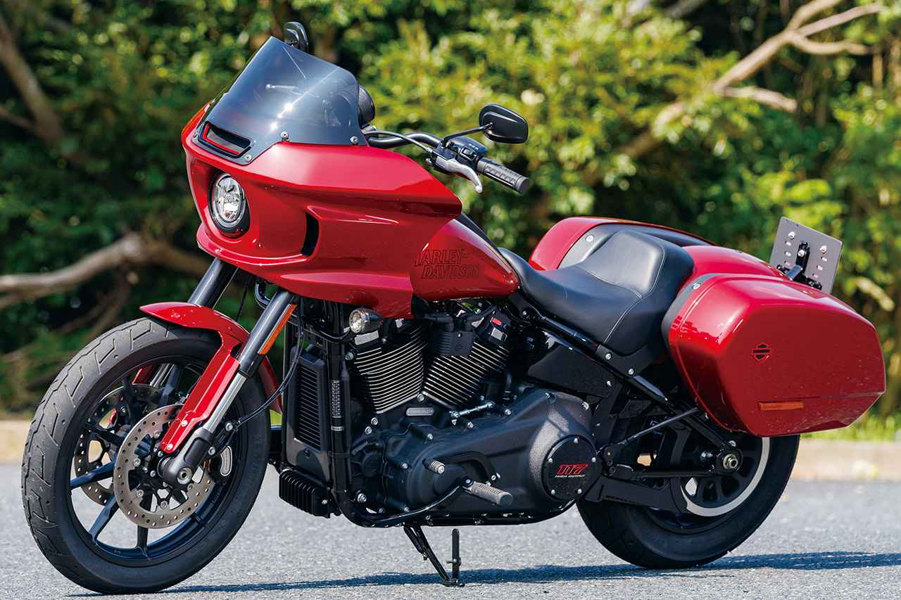 画像: 試乗車はエンジン、車体をブラックアウトしたブラックトリム仕様。各部にメッキパーツを施したクロームトリムも選択可能。