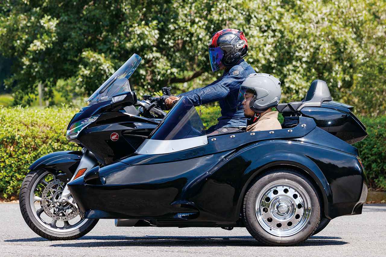 画像: サクマエンジニアリング「ゴールドウイング×SC79サイドカー」ライディングポジション・足つき性