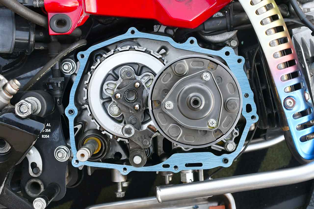 画像2: 新品ガスケットを付けてRクランクケースカバーを閉じよう
