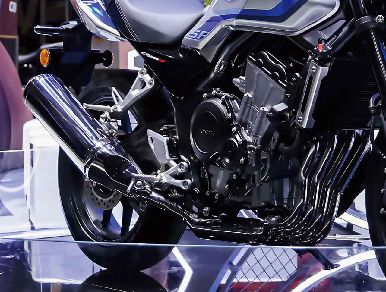 画像: 502cc直4はVTECを省き、スロットルバイワイヤを導入。ライディングモードはスポーツ、アーバン、レイン、ユーザー2種類の計5モード。