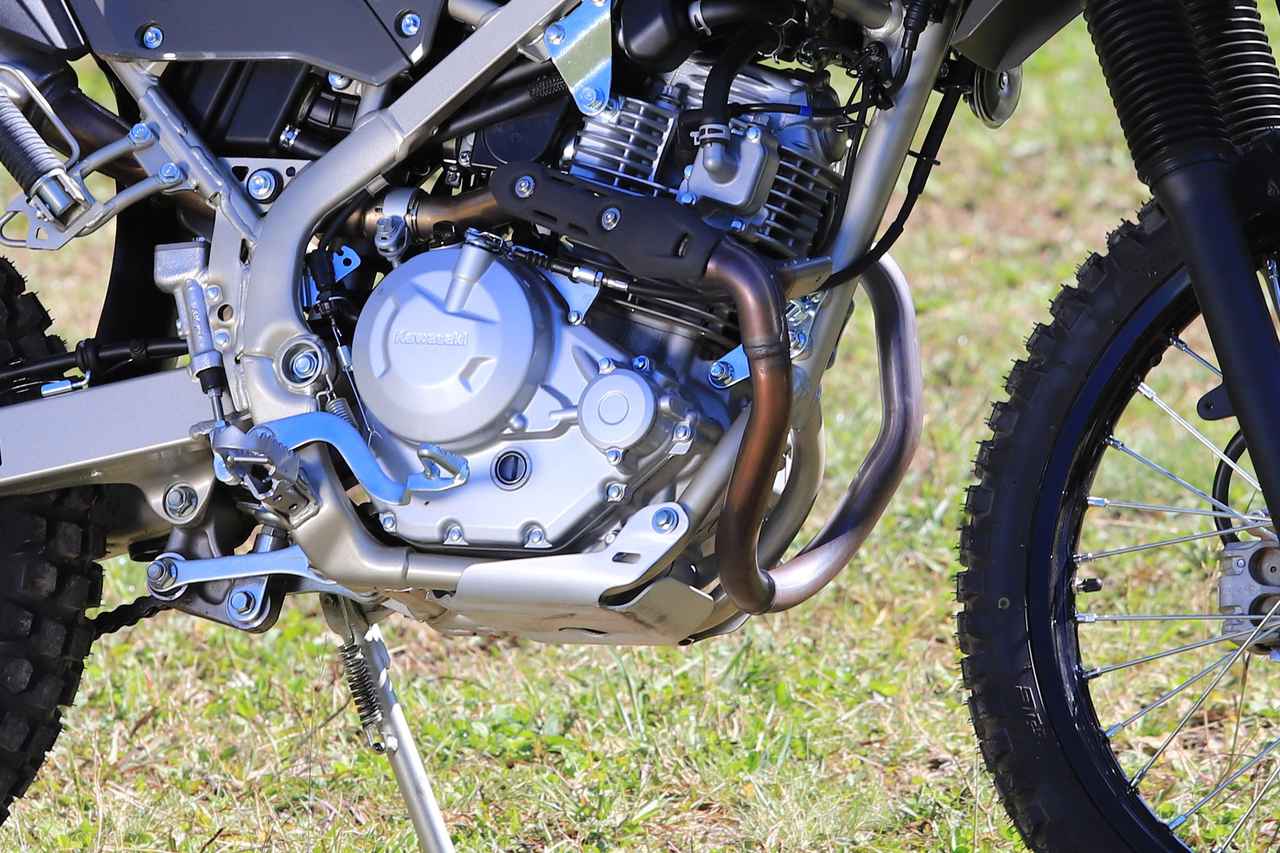 画像4: 快適性と走破性を両立したカワサキ「KLX230 SHERPA」はダートでもとことん遊べる一台だ！【オフロード・インプレッション】