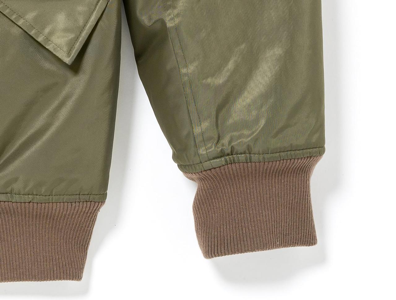 画像: ▲丈夫なリブ。グローブを上からかぶせやすいよう絞ったつくりになっている。